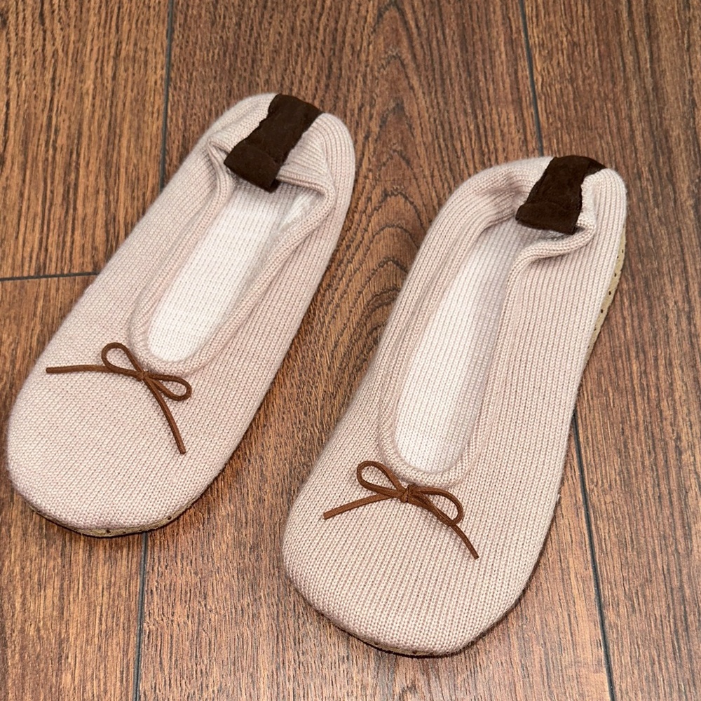 NWT Beige & Brown Knit Ballet Slipper with Bow